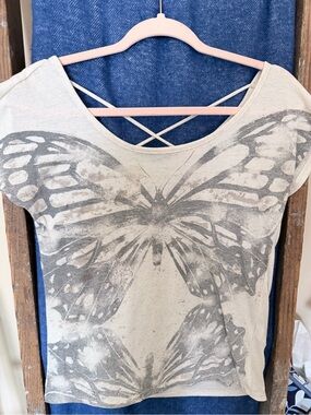 Maurices Beige Short Sleeve Top with Gray Butterfly Print